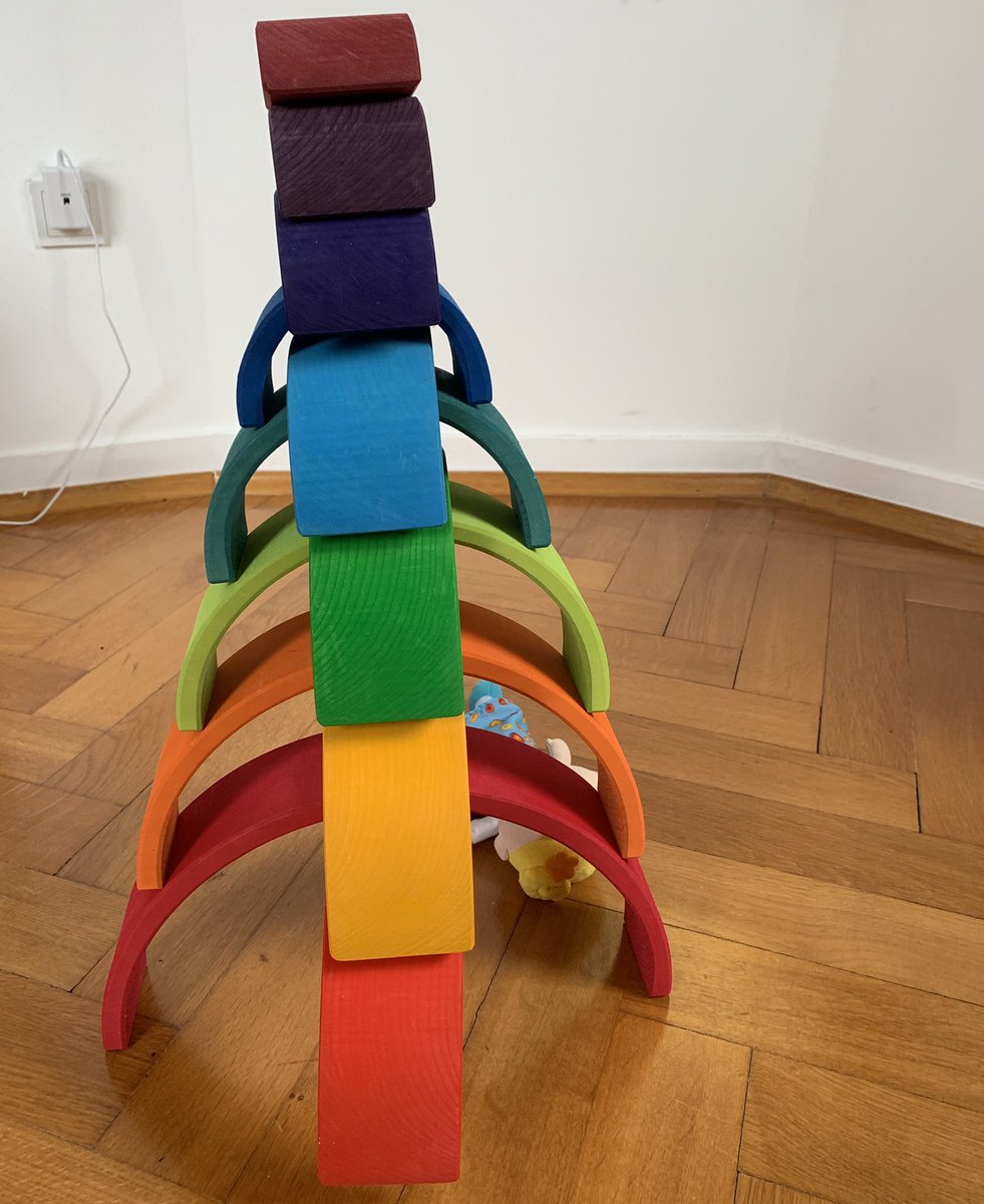 FrauPingubaer's tweet photo. Er hielt ungefähr eine Minute, dann wollte #babyber ihr Spielzeug wieder haben. Na toll... https://t.co/kYucFT1x61