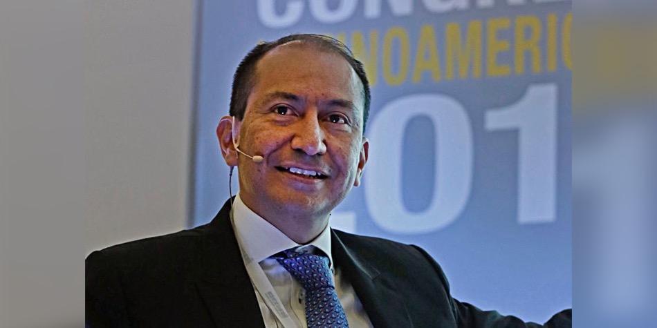 ELTIEMPO's tweet photo. Andrés Mompotes Lemos (@amompotes), nuevo director de EL TIEMPO. Asumirá la Dirección General en reemplazo de Roberto Pombo 👉 https://t.co/QsUTwjzI1e https://t.co/kBEXquWFJ9