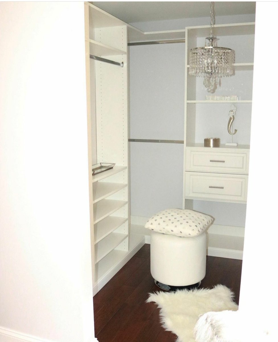 ClosetsByDesign's tweet photo. Small but spectacular! Analay in Richmond is enjoying her new glam room from Closets by Design. #ClosetsByDesign #HomeOrganizers #OrganizeYourLife #StorageSolutions #LoveHowYouLive #CustomCloset #ClosetGoals https://t.co/FhlKDVMENw