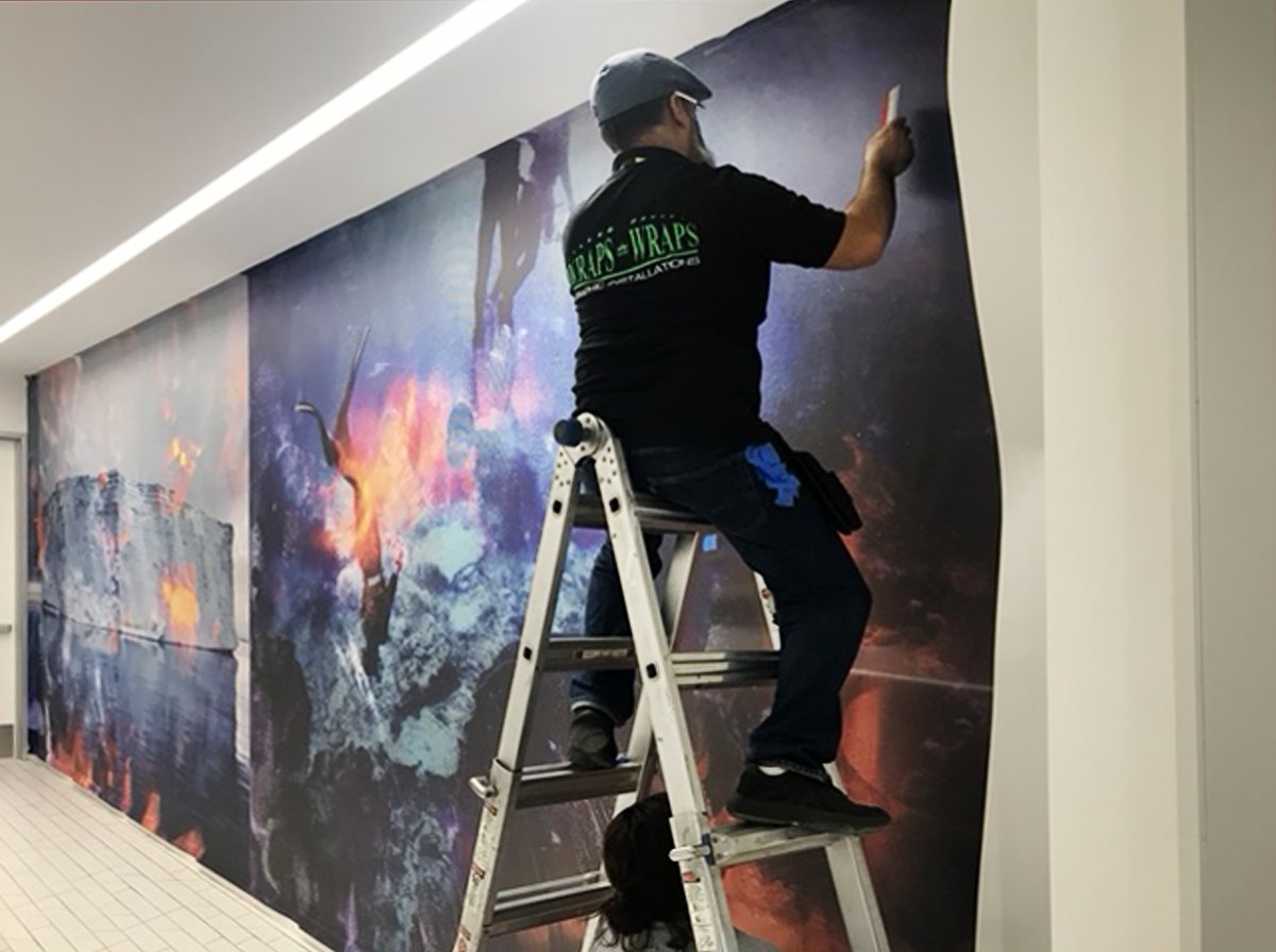 tabithasoren's tweet image. #Thursdaythrowback to the installation of my FBAir residency commission. I was in such good hands! Thank you to lead installer/magician Amado from @DigitalFusionMedia as well as curator/artist @KristinFarr! 

.
.
.
#fbairprogram #downtownsanfrancisco #largescale #surfacetension