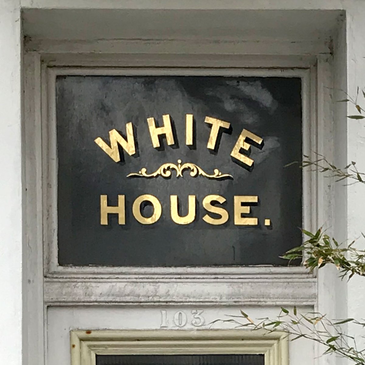 inkmillstudio's tweet photo. Fanlight inspiration. We love that this graphic has a full stop. 
Do you have a fanlight window above your door that is crying out for a number or a house name? We have a blog on our website about fanlights... 
#fanlight
#fanlightgraphic
#vinyldecals https://t.co/8nc32ZGXuD