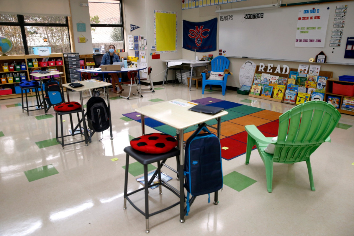 nypost's tweet photo. Keeping schools closed hurts minority, low-income children the most https://t.co/sQ37EApT5m https://t.co/NeoShZquFE