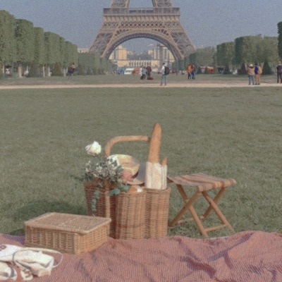 why i still in LAyou seem like a cold person at first but you have a golden heart. you tend to express your feelings intensely. u have the hope that whatever bad happens can be fixed you know that your sadness is only temporary.