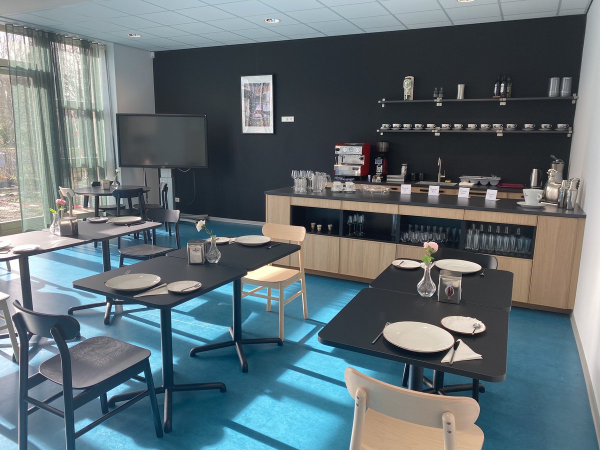 HattevdWoude's tweet photo. Vandaag interview met onderzoeksbureau #MevrouwMeijer over de transformatie van de #Praktijkschool van @grotiusdelft. Ik kreeg voor het eerst een rondleiding sinds opening schooljaar: ziet er goed uit! Als t weer kan gaat ook het restaurant voor de buurt open #vakmanschap https://t.co/5whvD3FTjO