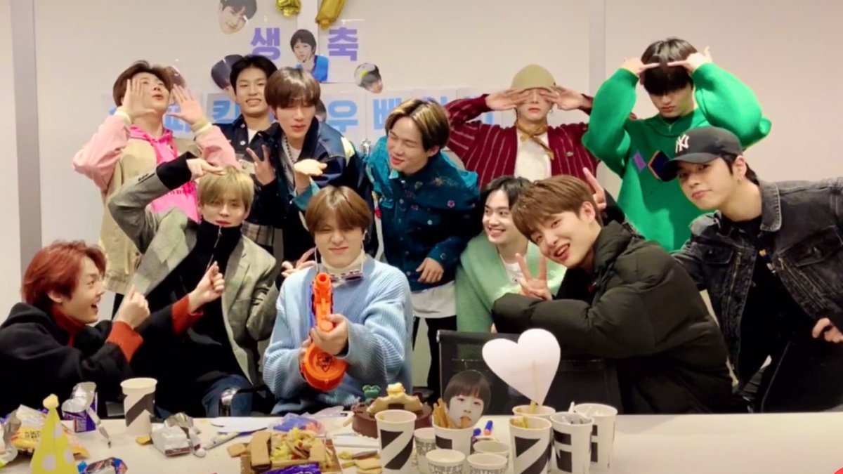 Mako33910781's tweet photo. #SuperMaknaeJunghwanDay
Я зову их домом🏠❤
Уютным, милым, тёплым, красивым, родным домом, где я могу радоваться и только радоваться!!🥺❤
#보석처럼_빛나는_정환아_생일축하해
Я хочу видеть их вместе всегда и всегда счастливыми♡    <3
#정환이의생일
@treasuremembers https://t.co/FpUwH1hQTN