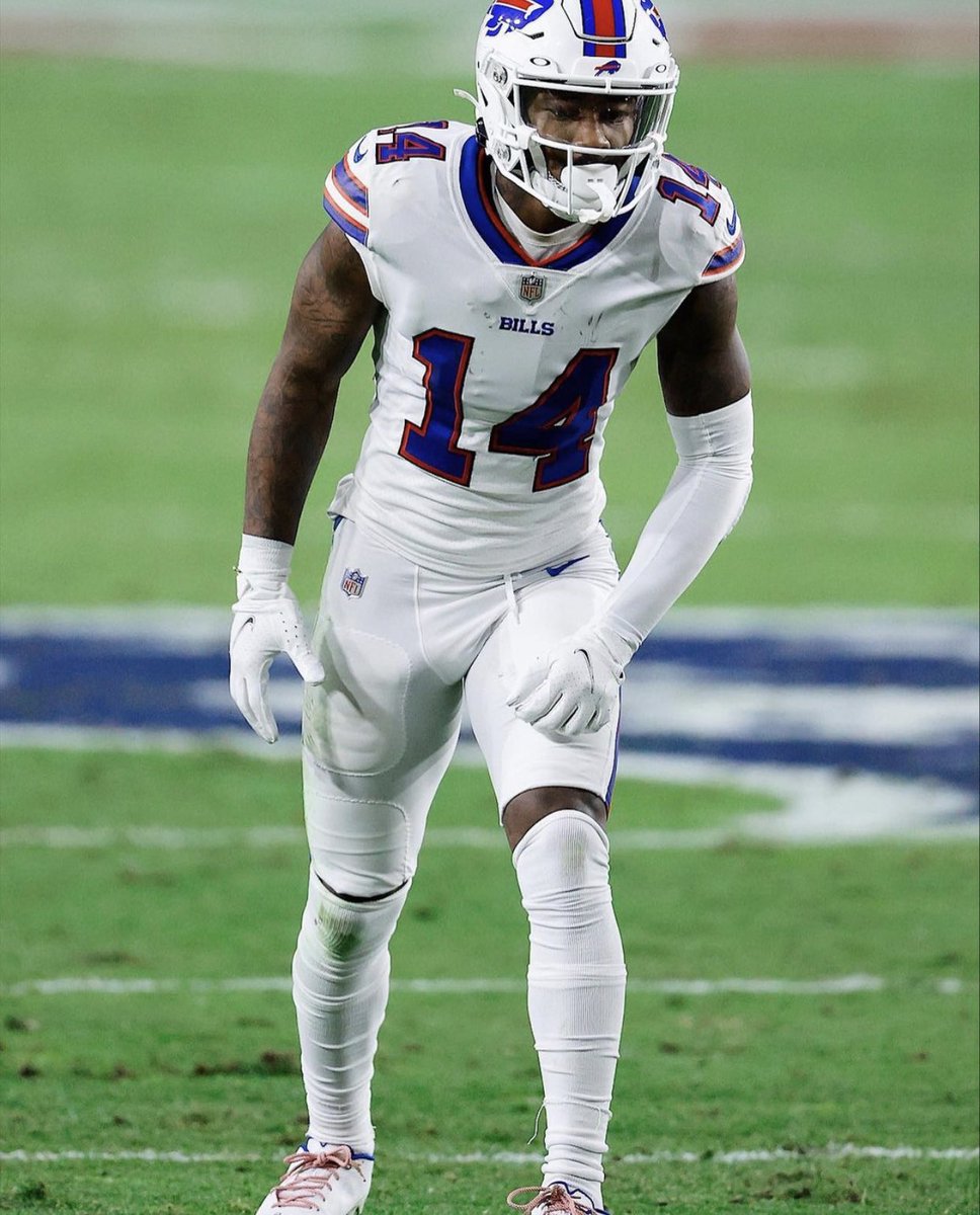 BlLLSFAN's tweet photo. The Bills have the best Uniforms in the NFL https://t.co/9ZUtRGZ74X