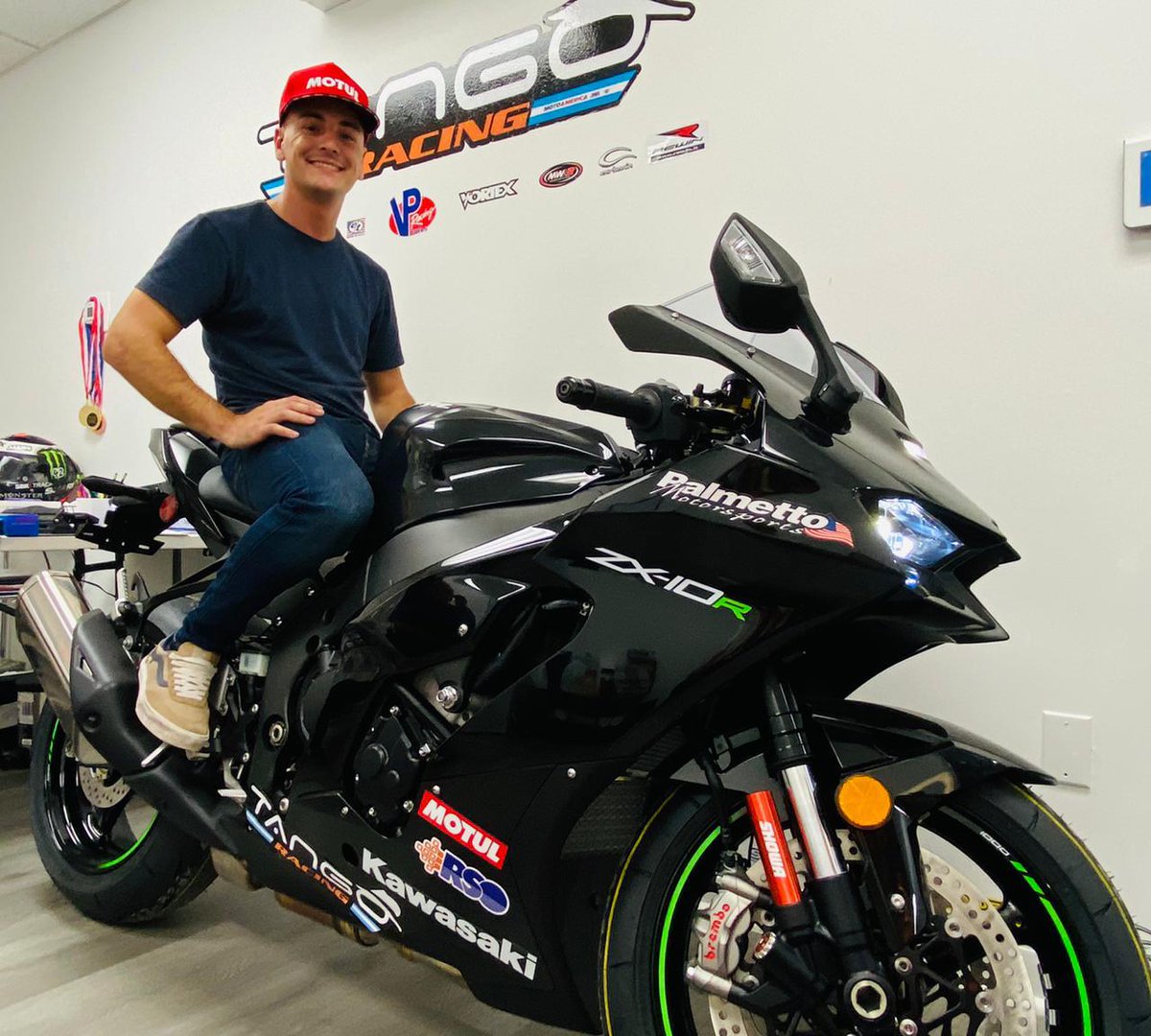 mrosasosa's tweet photo. CONFIRMADO: Motociclista uruguayo Maxi Gerardo competirá en certamen MotoAmérica (EEUU) en Superbikes con Kawasaki del Tango Racing. Finde entrena en Atlanta donde arranca el Cto el 1 y 2 de mayo @MaxiGerardo41 #motul #Ls2Uruguay #Ls2 #tangoracing @UyDeporte @Uruguay_Natural https://t.co/LTiT2n5fsL
