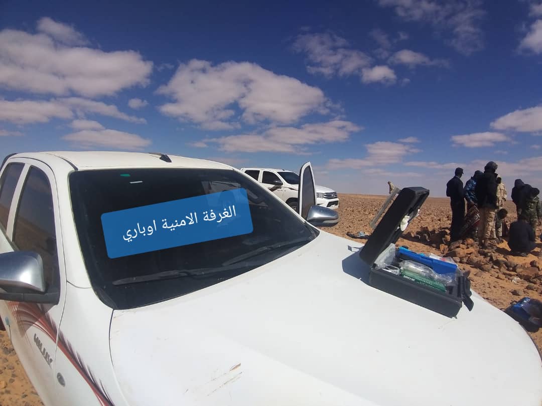 Spokesman_LNA's tweet photo. 16.2.2021
تم تسيير دوريات من مدينة اوباري مرورا بمشروع مكنوسة
 الواقع ببلدية وادي عتبة وتم تمشيط الوديان بالكامل الى قرب منطقة غدوة وعثرنا على مقبرة جماعية ووكر لتنظيم
 الدولة .
يتبع---- https://t.co/oOsjCrzPJJ