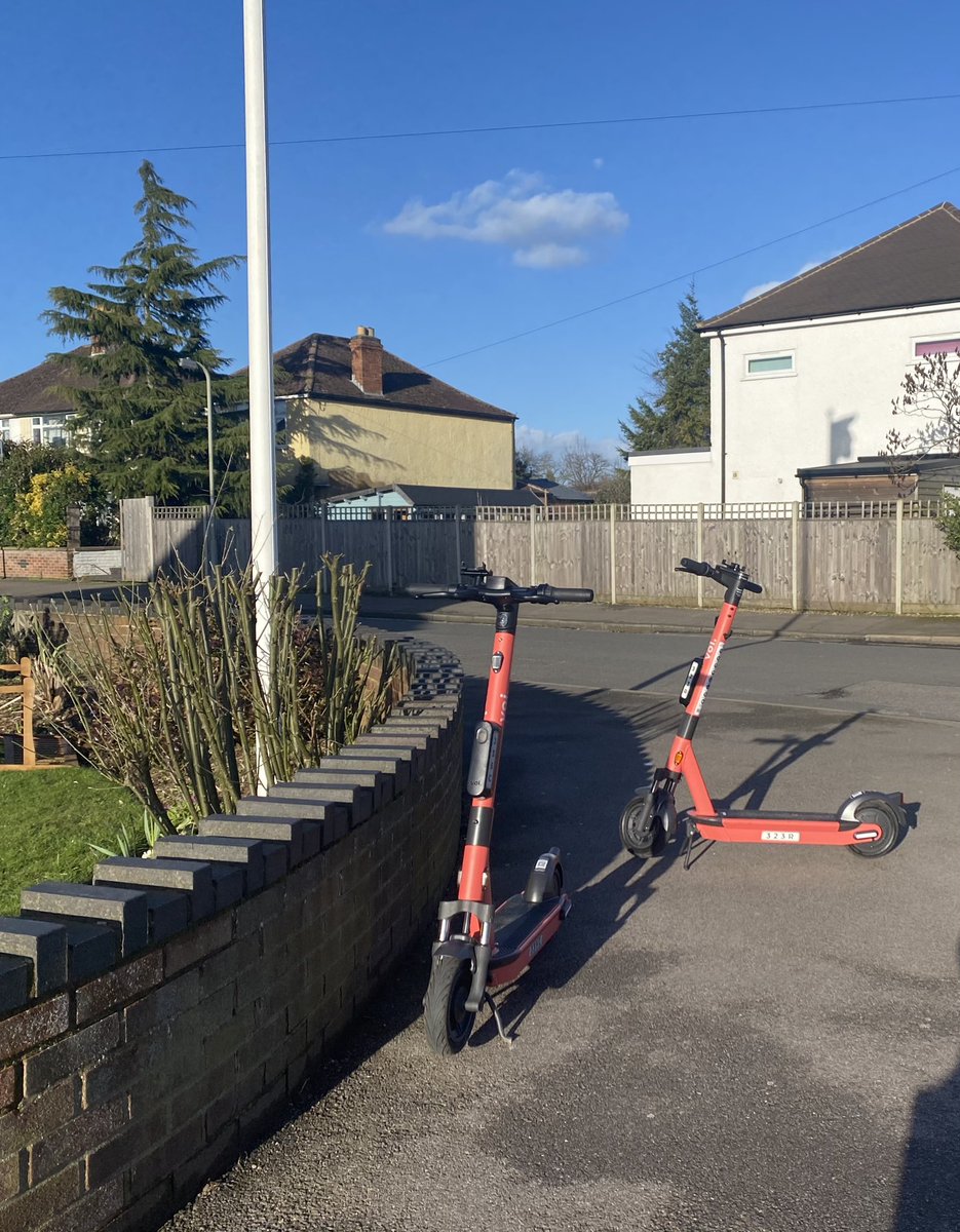 meelgo's tweet image. Didn’t take long for them to start blocking pavements