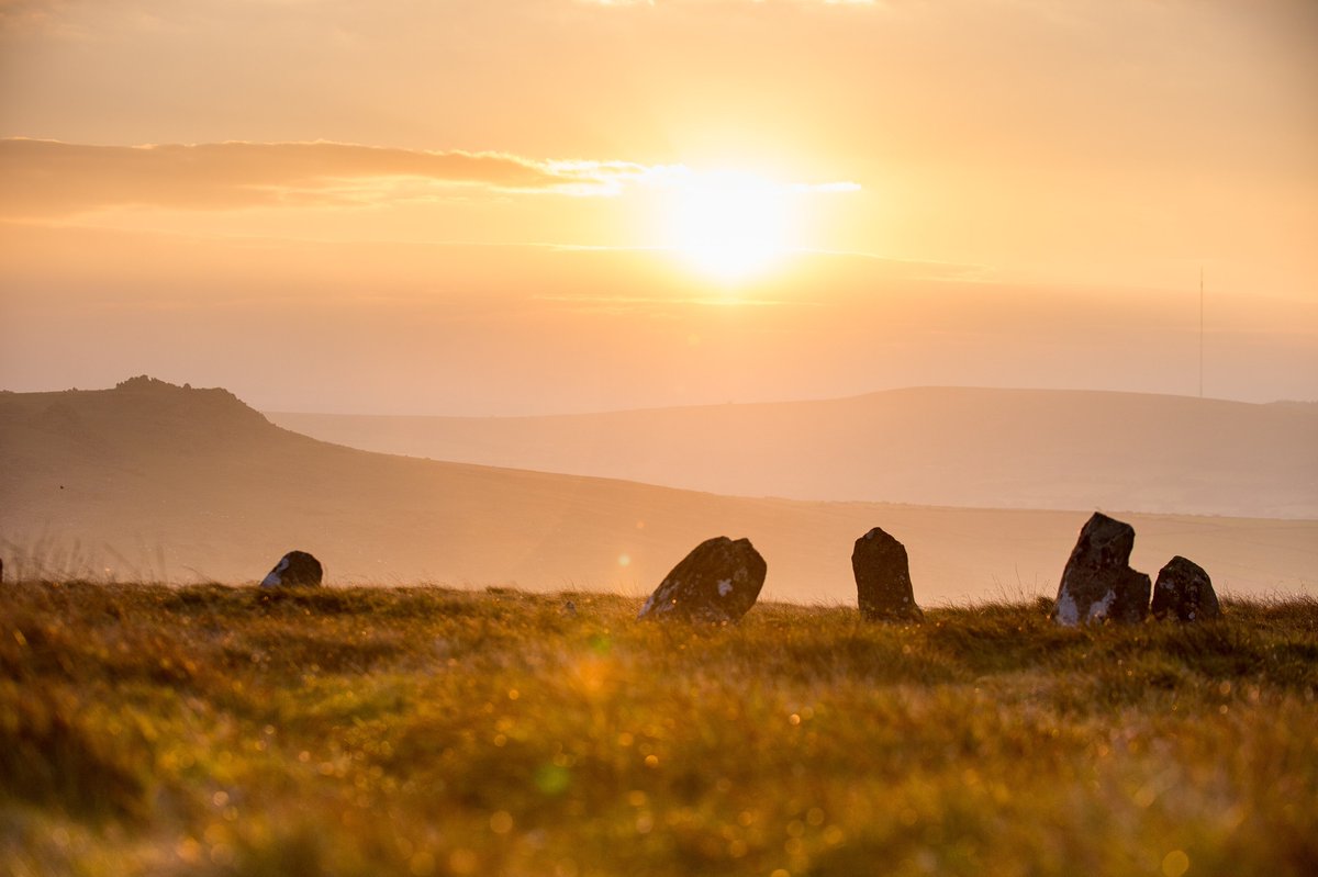 As you walk the Golden Road you take a step back to Neolithic times some 5000 years ago across a landscape full of myth &amp; legend👇
bit.ly/GoldenRoadPembs

#VisitPembrokeshireLater
⚠️For now, travel is not permitted but we will continue dream &amp; share inspiration for future visits
