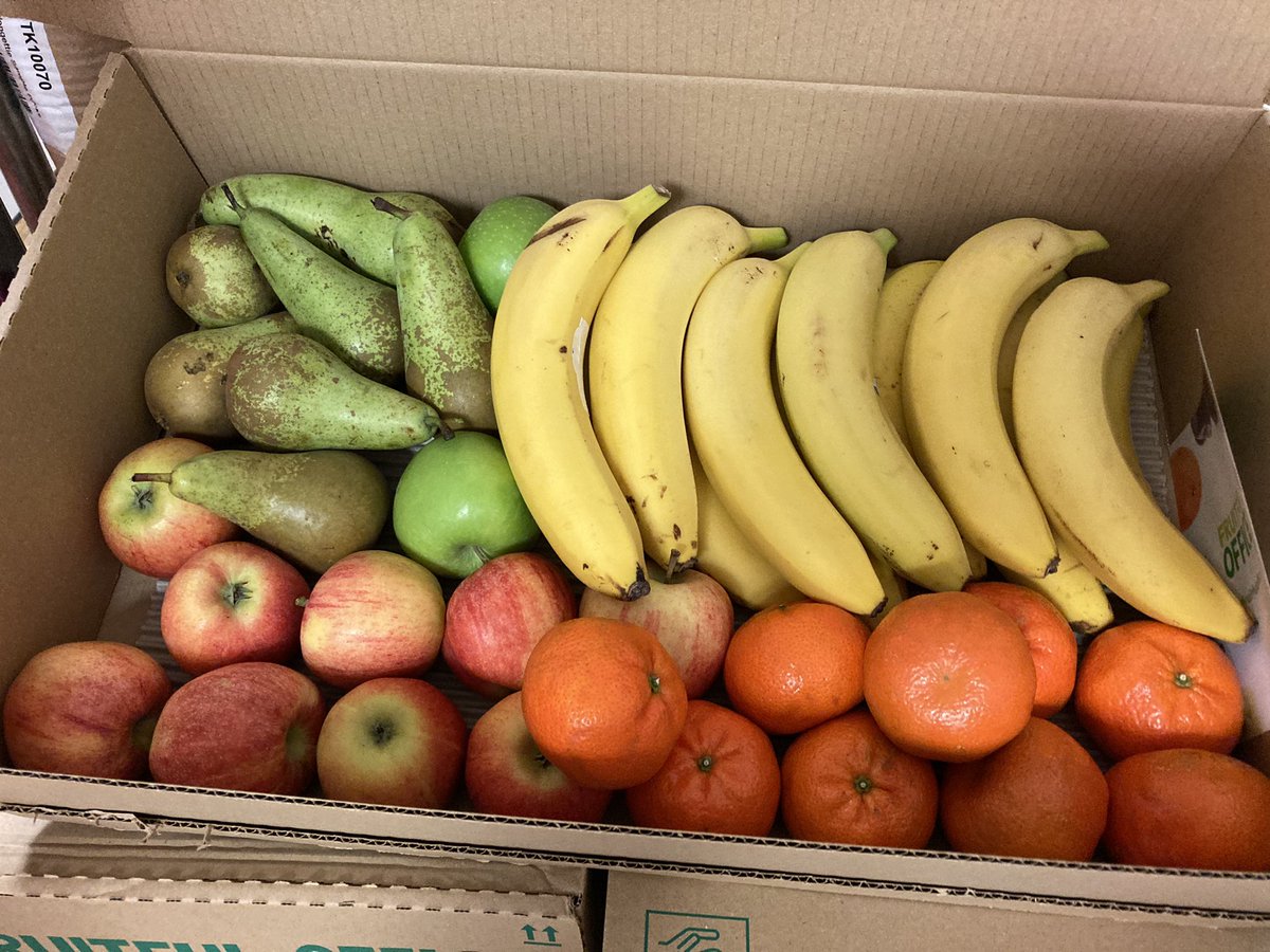 Thanks to @Health_Charity and @fruitfuloffice for supplying us with lovely boxes of fruit on B4 haematology and our fellow colleagues on wards A4, B4N, C4 and T4, it was very well received and a much needed boost for everyone😊
