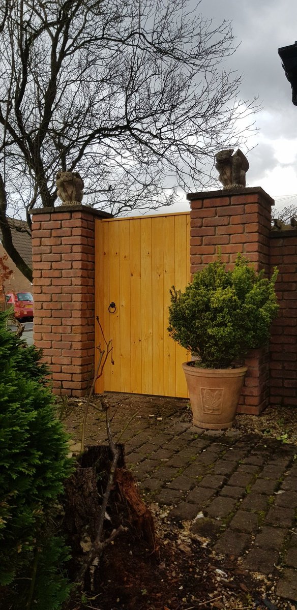 MattAldredTimb1's tweet image. Softwood gate made and fitted. Solid and built to last, ready for painting. @AldredTimber