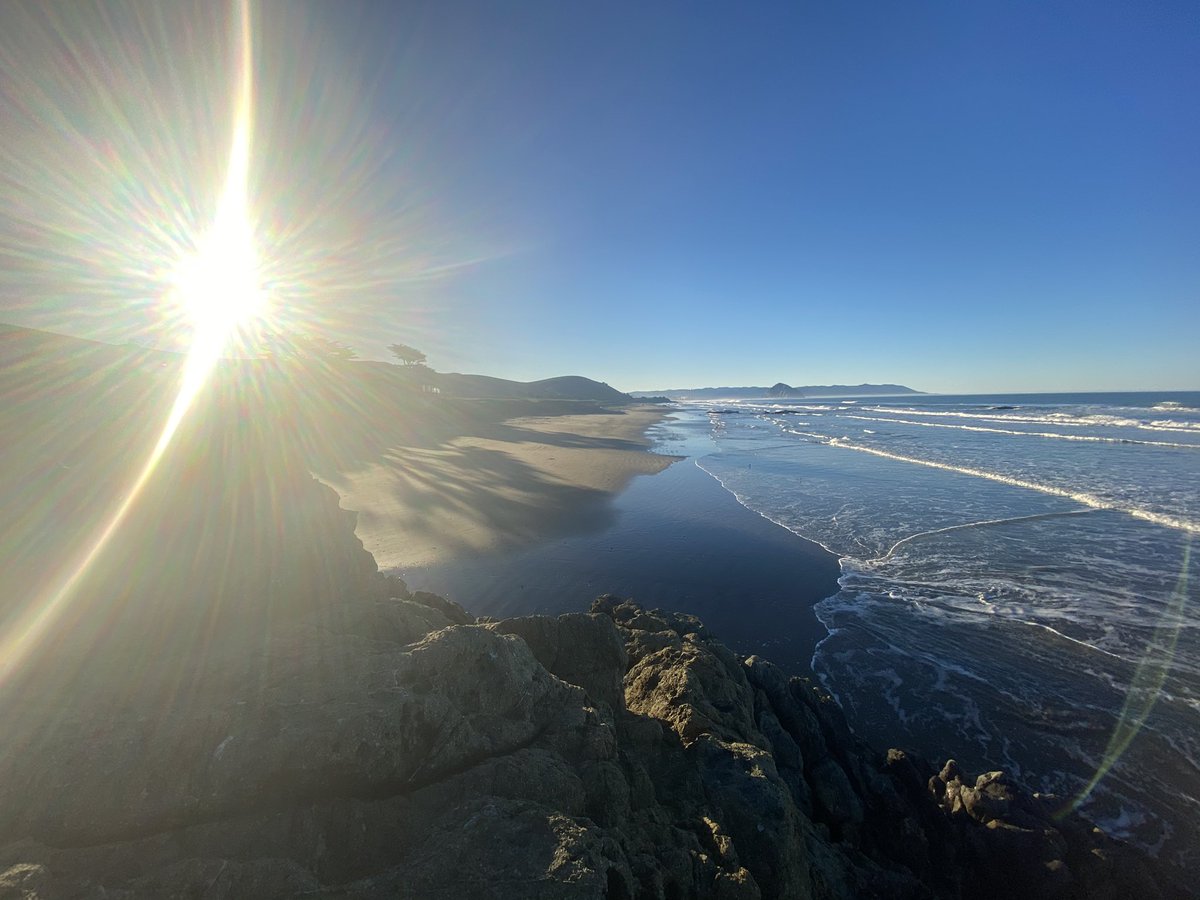 BradenLockwood's tweet photo. in love with the sun &amp; the ocean https://t.co/B8DQeqX8ia