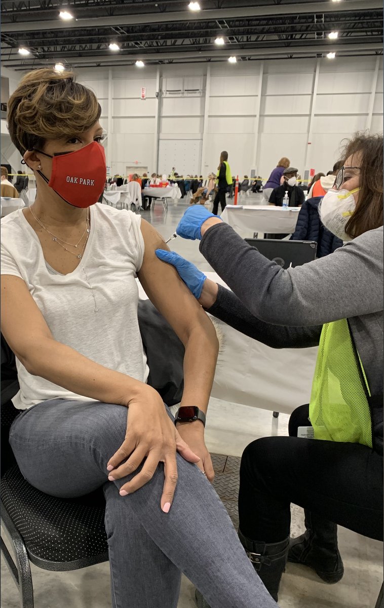 When you are able to get the vaccine, get vaccinated. Save lives. ⁦<a href="/OakParkSchools/">Oak Park Schools</a>⁩ Superintendent Dr. Jamii Hitchcock was vaccinated today! #OakParkSTRONG