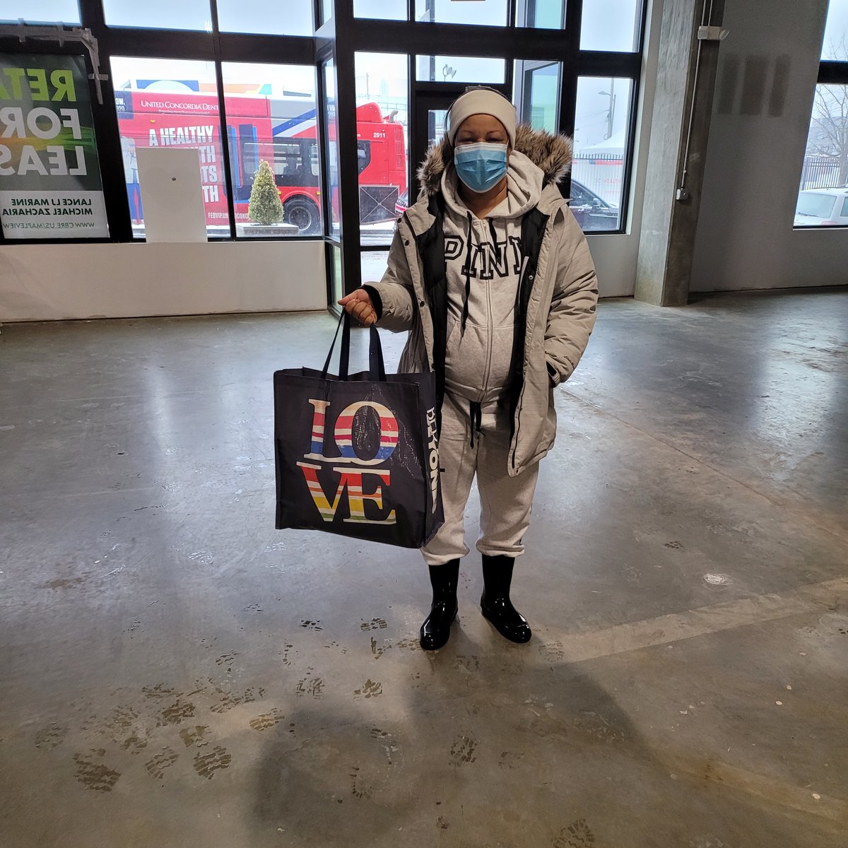 AnacostiaBID's tweet image. FULL SPEED AHEAD! Our PPE distribution event in Anacostia is a success thanks in part to great EotR nonprofit partners like the Ward 7 Business Partnership, Destination Congress Heights, and Pennsylvania Ave East Main Street! It&apos;s a great day for #DCSmallBiz!