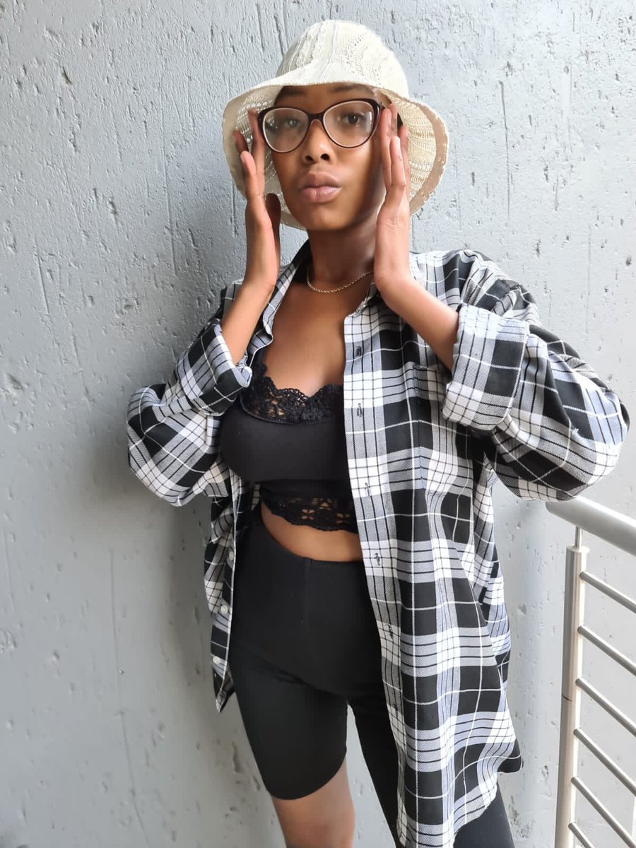 Hi y'all, please help me find my friend, she was last seen Tuesday leaving Sunninghill for Jozi and hasn't been seen since. Please retweet this!!!