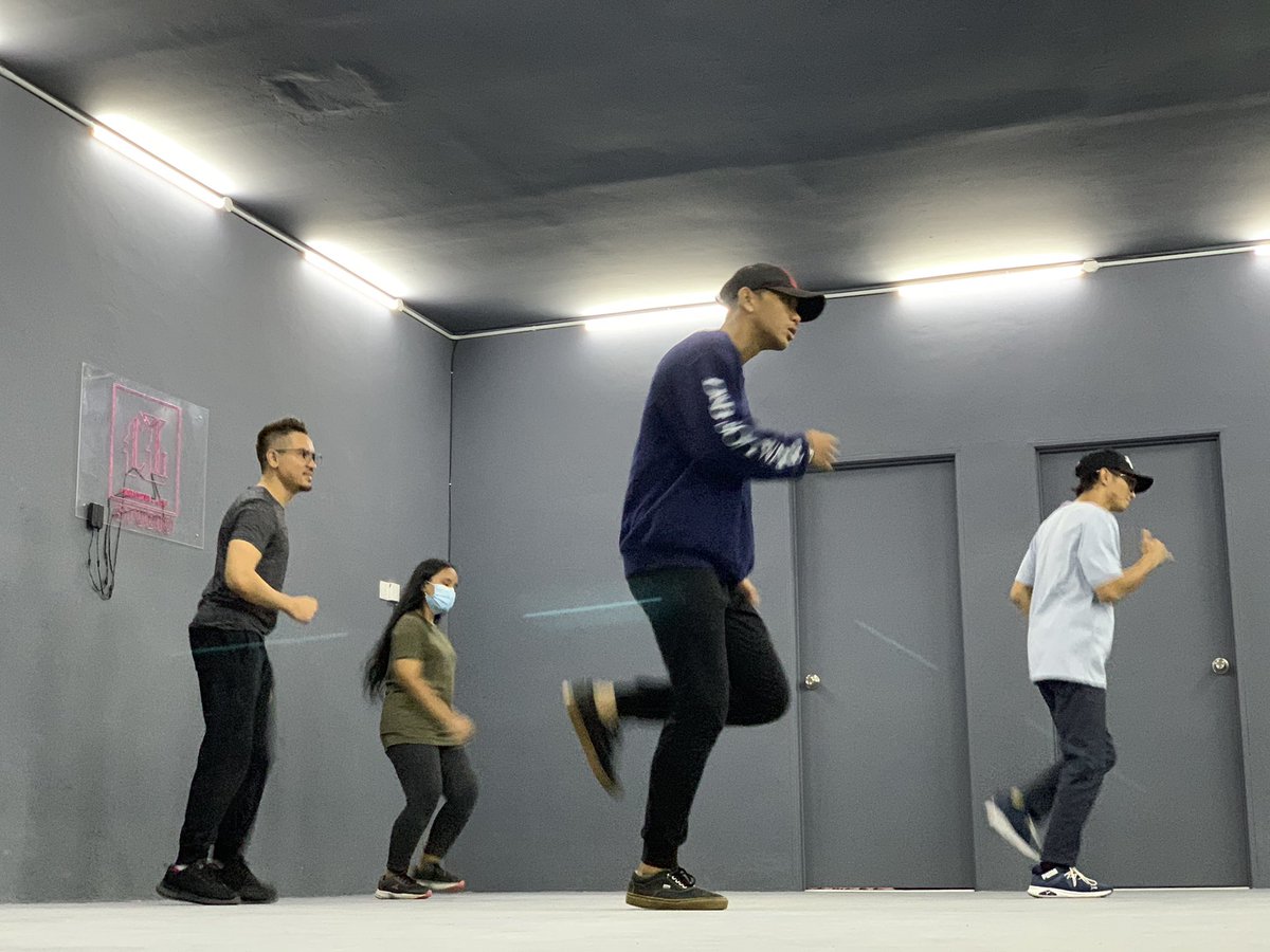 creativelabbtu's tweet photo. Breakdance class happening just now.

#creativelabstudiobtu #bintulu #danceclass https://t.co/FmIYNxwKGW