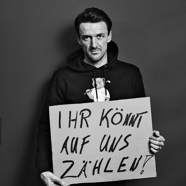 11Freunde_de's tweet photo. Christian Gentner macht's vor - und jetzt fehlt ihr!⁠
⁠
Schickt uns für eine Fotostrecke in unserer nächsten Ausgabe euer Bild zu #ihrkönntaufunszählen an fotoredaktion@11freunde.de 📸
⁠
Wir freuen uns auf eure Bilder!⁠

Foto: Jonas Holthaus https://t.co/4S7N7vz8Iy