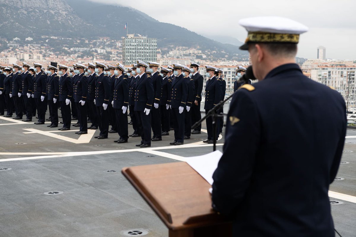 Soyez des officiers réalistes et résilients, capables d’encaisser les coups et de vous adapter sans cesse, car « la guerre revêt essentiellement le caractère de la contingence » (Général de Gaulle). #JDA_21