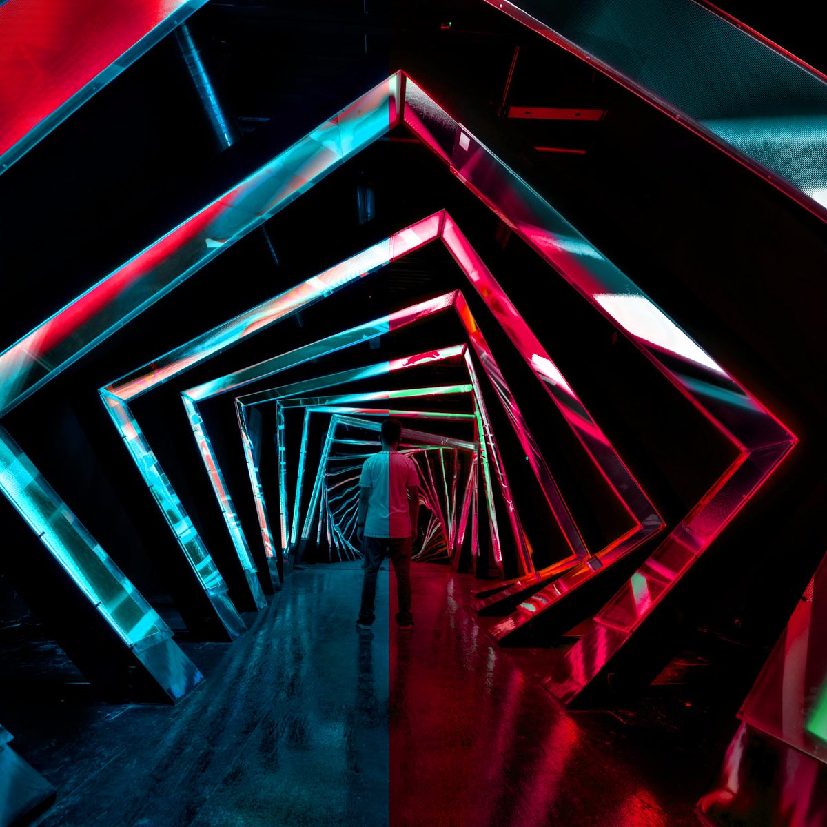 seismique's tweet image. Meet me in the middle. #SmoothTechnology #KaiUssin