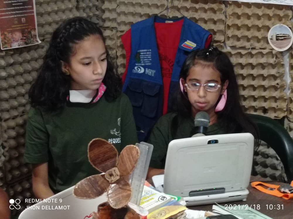 aularedtachira's tweet photo. #RadioPeues Primer Programa desde el municipio Junín Peques al Aire, a cargo hoy de la UE Jesus Redentor 
@charlychaves @Crazet2011 @2018Cra
 Valery,Angie,Sinthya,Leonel,David,Michael y David, 
@ZonaEducTachira @2018Cra https://t.co/50z2BEs5yE