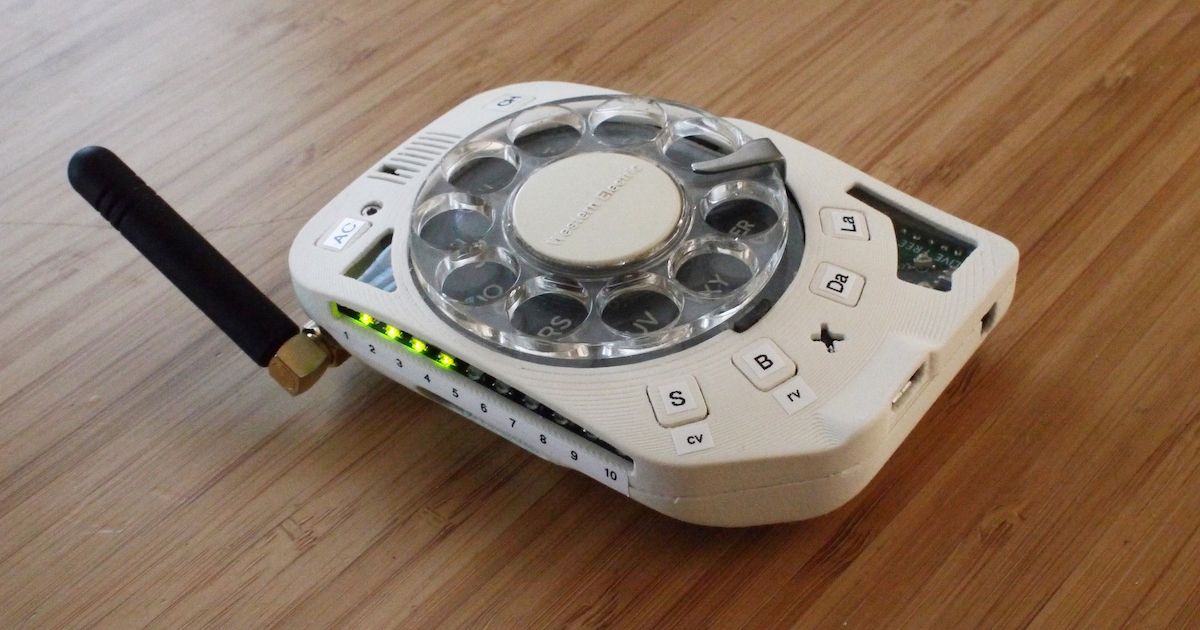 terrinakamura's tweet photo. #Design from the archive — An Anti-Smartphone With a Rotary Designed and Built by Space Engineer Justine Haupt https://t.co/lpmuP2OEZZ #antismartphone #rotarydial #industrialdesign https://t.co/CZfHF0FRmy