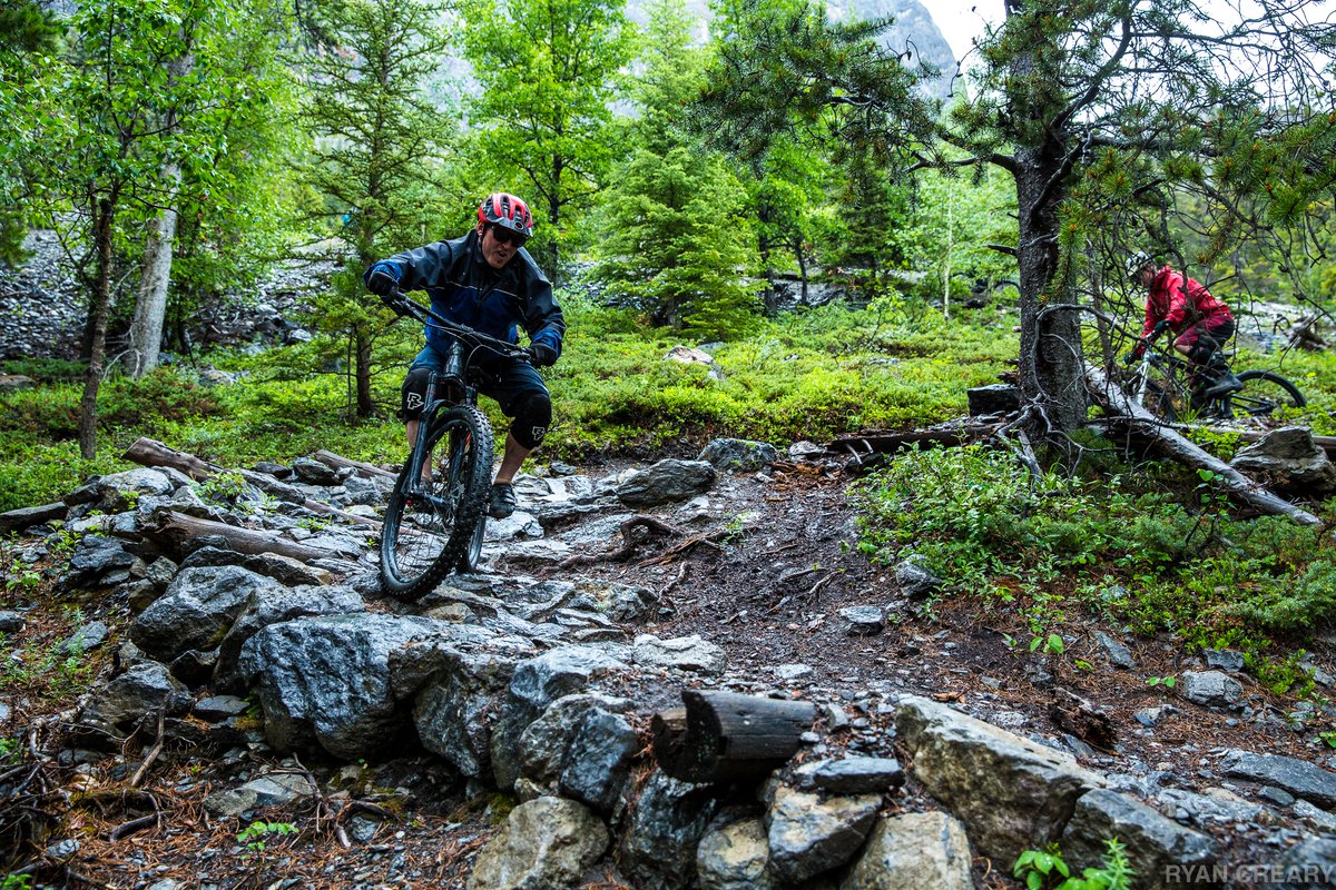 Ah, trip planning month! February is classic for palm sweats &amp; full stop jonesing for dirt joy. It's when we typically make plans for the spring, summer and fall ahead. Here's some info on visiting the Rockies for your dreaming:
plaidgoat.ca/visiting-the-r…

#travelalberta #plaidgoat