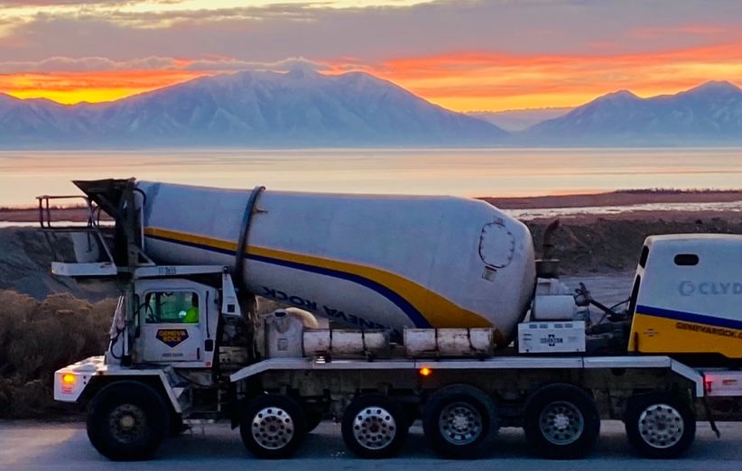 Working in a winter wonderland.
#Utah #BeUtahful #Concrete #MixerDriver #ConcreteMixer #UtahLake #UtahConstruction #Snowscape #Snow #Winter https://t.co/KkKgrgKLjQ