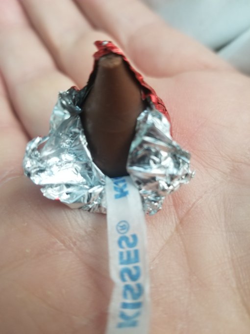 I was today years old when I realized that you can simply pull the paper flag on a  Hershey's Kiss to<a href="/tag/tittytuesday"class="tags"><span>#tittytuesday</span></a>