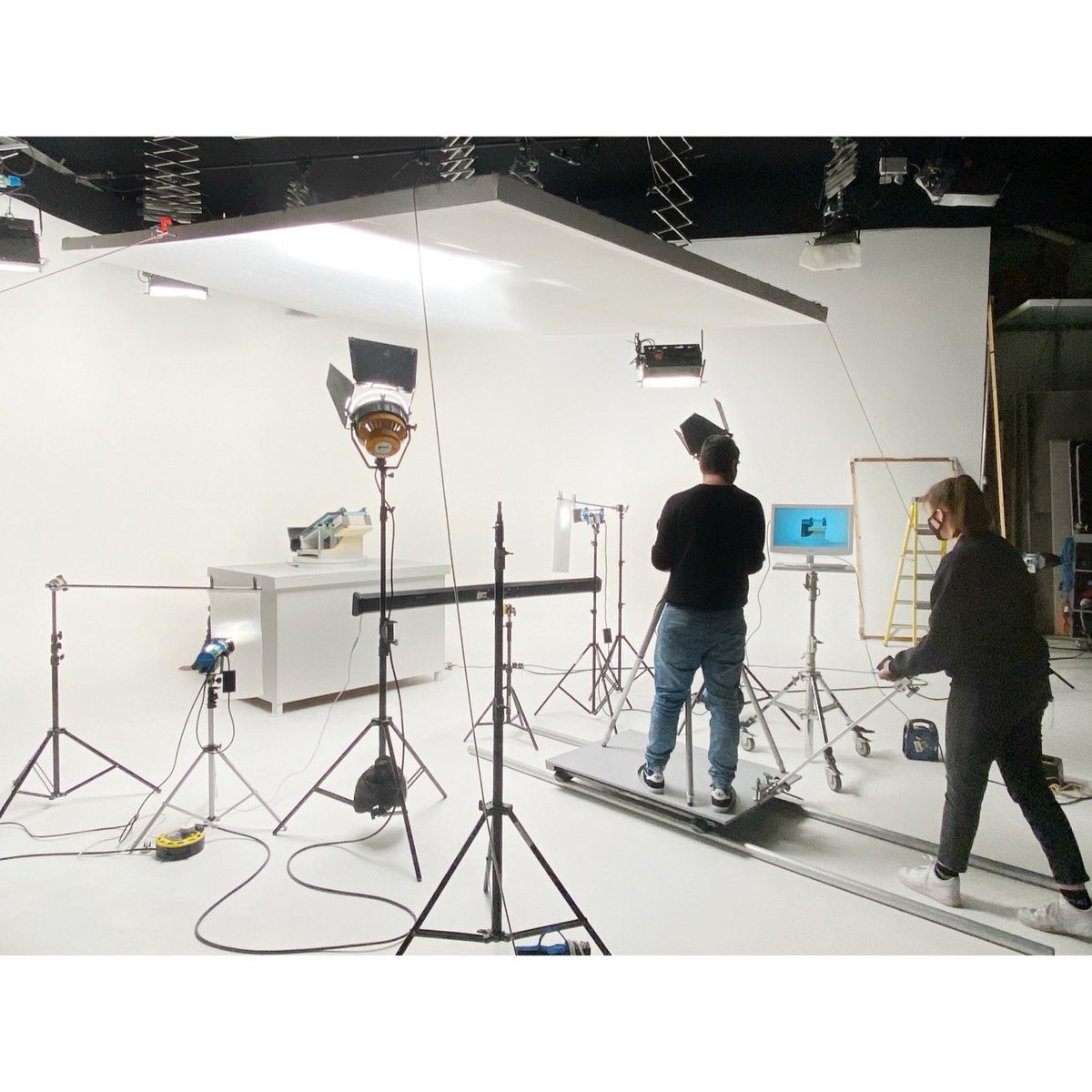 Day 3 .. rotating roofs for the lovely folk at <a href="/Ultraframe1/">Ultraframe</a> with <a href="/ICAAL_UK/">ICAAL</a> <a href="/JW_Photography_/">Justin Windle</a>  #bigshedstudio turntable rotation by @movetechuk #studiohire #manchesterhirestudio