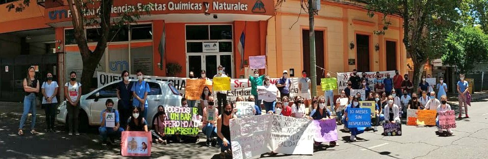 claripittana's tweet image. #LosEstudiantesNecesitamosVolver

¡En #Exactas necesitamos respuestas!