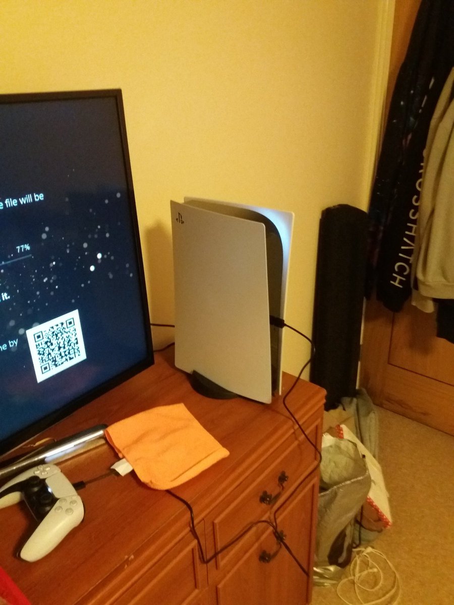 CharlieRooke2's tweet photo. @McbrideClive @PS5StockAlertUK Thank you PS5StockAlertUK help me get this and im buzzing this @McbrideClive cloves just butt hurt he over payed for his and helped scalpers so fuck him keep up the good work https://t.co/H0pHKdi2VI