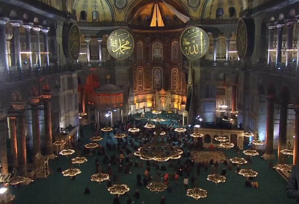 Regaib kandilimiz mübarek olsun.

Ayasofya Camiinde  87 yıl aradan sonra ilk kandil gecesi, vesile olanlardan Allah razı olsun...