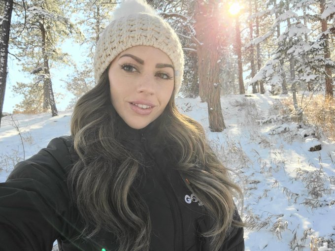 Rise and shine babes 🖤 https://t.co/cpGFRo0DXQ