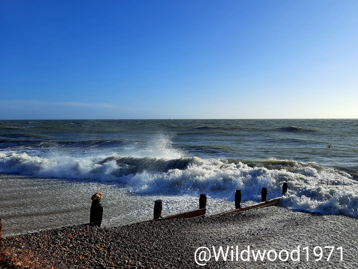 #crashingwaves @PONewsHub @ThePhotoHour @StormHour @Chiobserver @BBCSouthWeather @itvmeridian @metoffice @thecoastalguide @ExpWestSussex @EWSbiz @BBCSussex @SussexLifeMag @greatsussexway @VisitSelsey @AlexisGreenTV @HollyJGreen @WeatherAisling @ChrisPage90 @PhilippaDrewITV