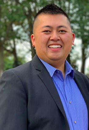 ThinkShoreview's tweet photo. Shoreview businesses can contact the Ramsey County Open to Business advisor Noah Her for guidance through available financial assistance for new and growing neighborhood-based businesses. https://t.co/c9f9upYgIQ #ThinkShoreview https://t.co/HLZ3g7HAud