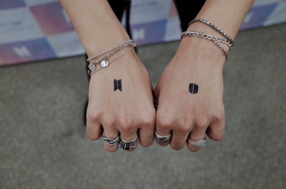 even he draw jimin's temporary tattoo