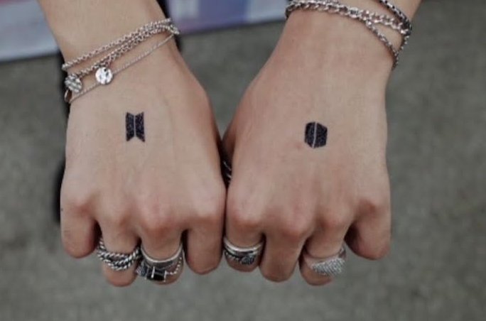 even he draw jimin's temporary tattoo