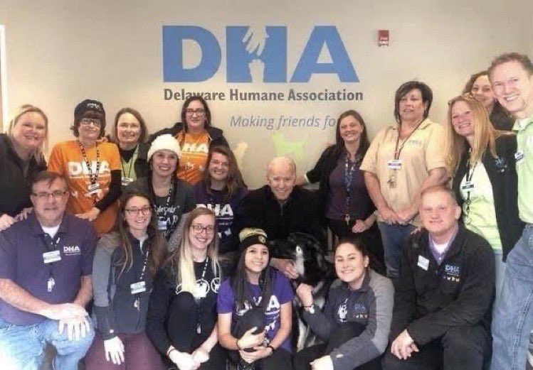 TheOvalPawffice's tweet image. 🐾 As First Pets, we woof like to express our pawppreciation for all shelters’ &amp;amp; pet clinics’ staff: caretakers, kennel assistants, vet technicians, vets &amp;amp; volunteers. Just like the medical staff in hooman hospitals, they are heroes &amp;amp; they are essential. #AdoptDontShop #FirstPets