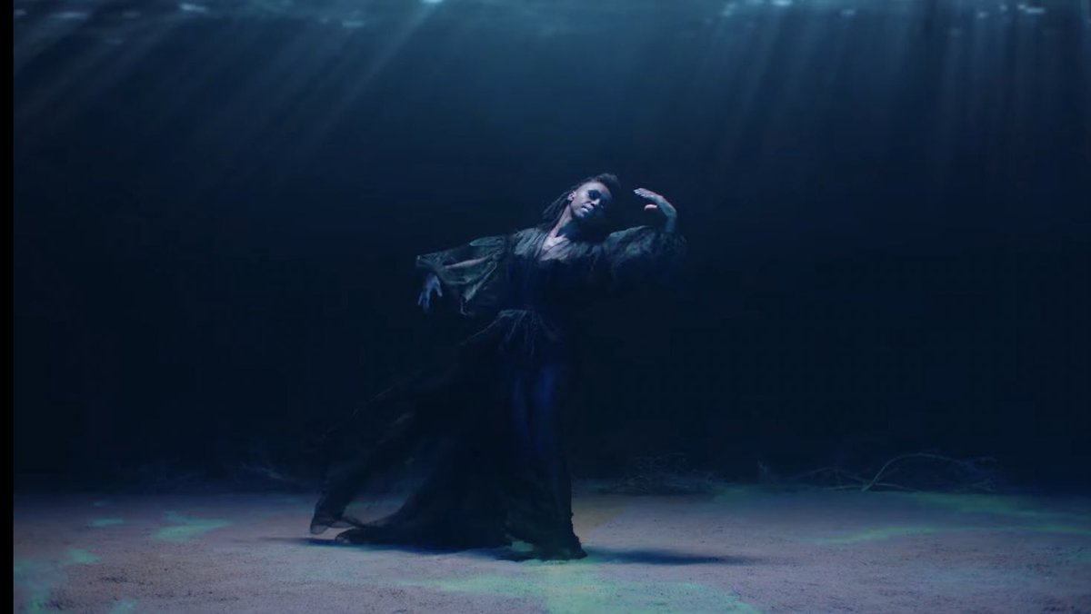 ARU_AMT's tweet photo. Our very own Mark Pickering worked on this music video for @MorcheebaBand current single ‘Sounds of Blue’ as 1st Assistant Director, taking two of our students along. YouTube link below... @ARUCreative @ARU_AHSS @AngliaRuskin @ARemployability https://t.co/8nyxt0dlhH https://t.co/f15DW8Zud6