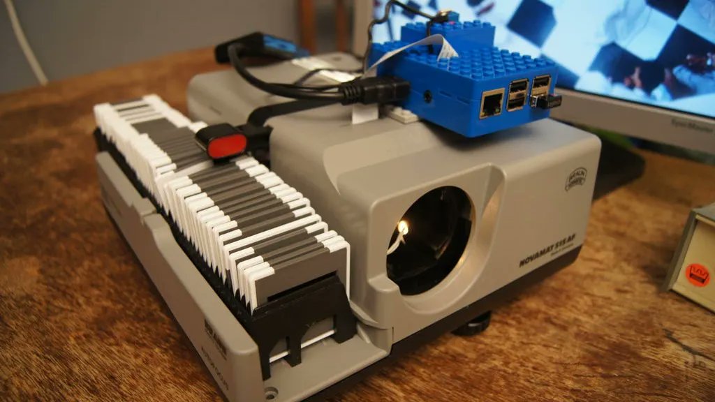 Hacksterio's tweet photo. Hacking an old slide projector into a super-fast slide scanner with @Raspberry_Pi: https://t.co/dc256zigLg https://t.co/3oupg1hBCA