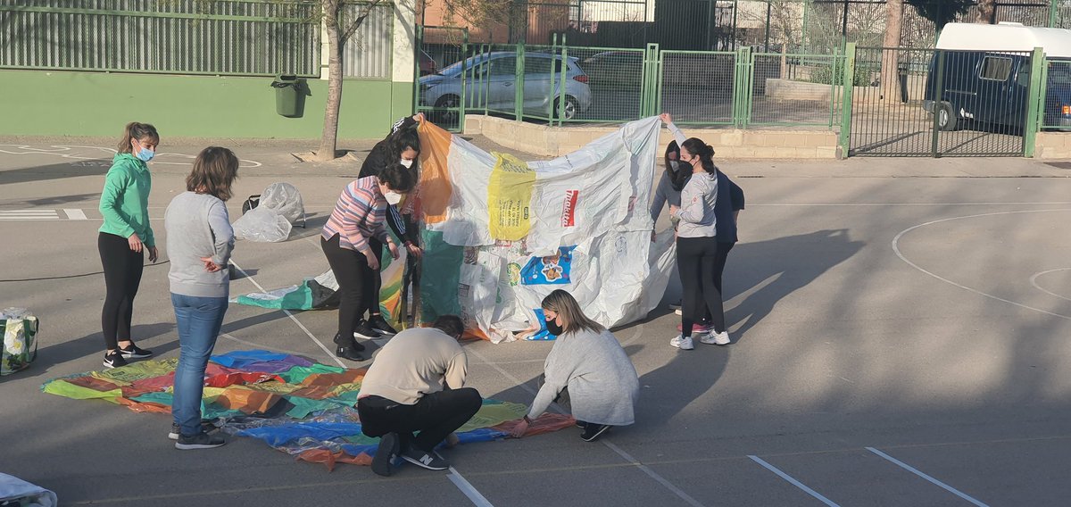 educamoscorazon's tweet photo. +Animales, formación descubriendo animales arquitectos en el @CeipCamon con @basurama y @sasnoa Proyecto de Innovación Educativa @cpmariadeavila @TeresaBallestin @gustarcef @tonimartinez24 https://t.co/62ZdaUp5eH