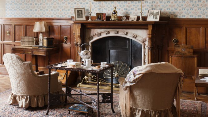 NTSouthWest's tweet photo. Today's #VirtualVisit is for Rebecca F. who would love to see Knightshayes Court.

Scroll to discover:
📸 The Boudoir 
📸 The ceiling in the Drawing Room
📸 The South Front of Knightshayes

Where would you like us to take you on our next #VirtualVisit? 

#NationalTrustSouthWest https://t.co/7cMiko7RQj