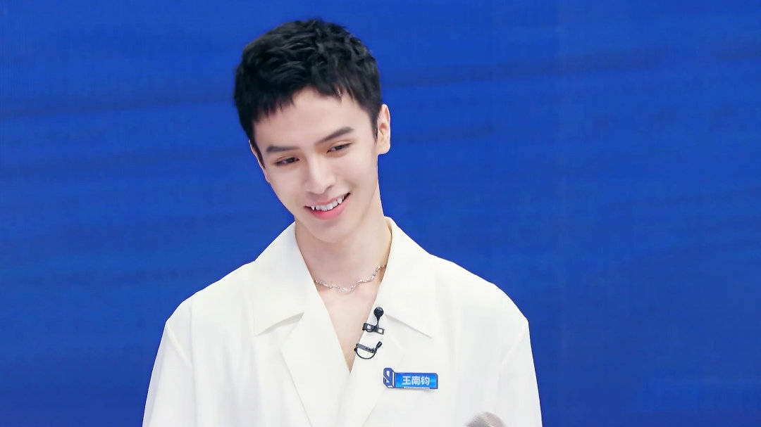 TUTORIAL | Como votar no Krystian no aplicativo iQIYI para o programa Youth With You 3. #KrystianWang  #WangNanjun  #王南钧  #YouthWithYou  #YouthWithYou3  #青春有你3  @krystianwang