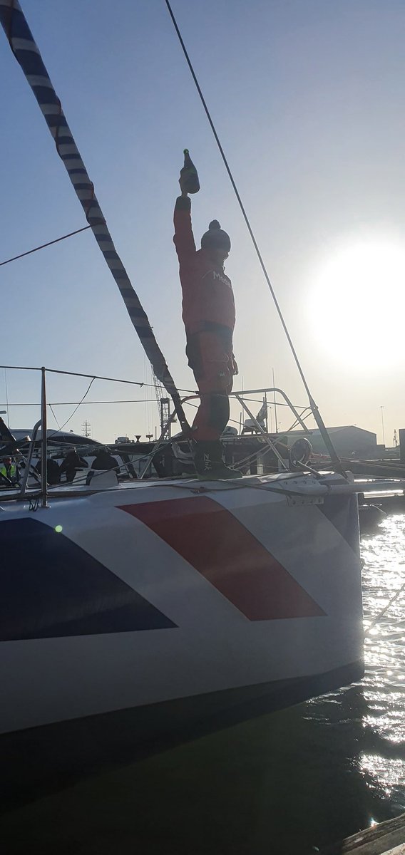 After three months at sea and sailing single-handed non-stop around the world Pip has arrived home ⛵🌎🥳 @Medallia #vg2020 #solosailing