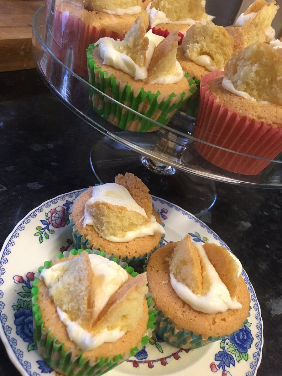 lockholmebandb's tweet photo. Lots of baking to beat the blues!
#wind #rain #britishweather #homemade #baking #fruitcake #cupcakes #meringues #jaminthemiddle #thursdaymood #lockdownbaking #bedandbreakfast #kirkbystephen #edenvalley #cumbria @LakeDistrictPR @VisitEden https://t.co/cNpdAU9LEs