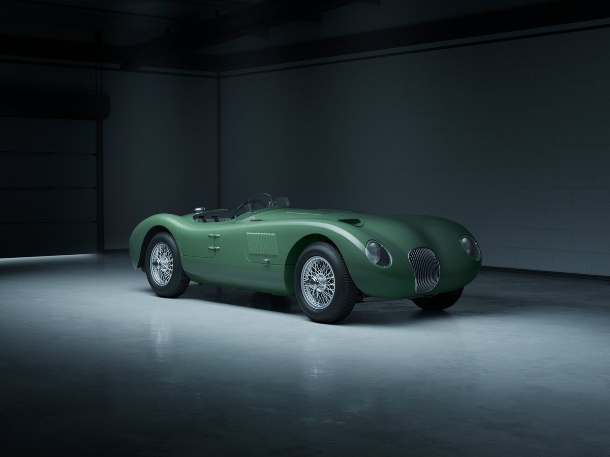 JaguarTurkiye's tweet image. Jaguar C-TYPE, 1951 yılında daha ilk denemesinde hız ve mesafe rekorlarını kırarak ünlü 24 saatlik Le Mans yarışında birinci olmayı başarmıştır.
#Jaguar #CTYPE #TBT