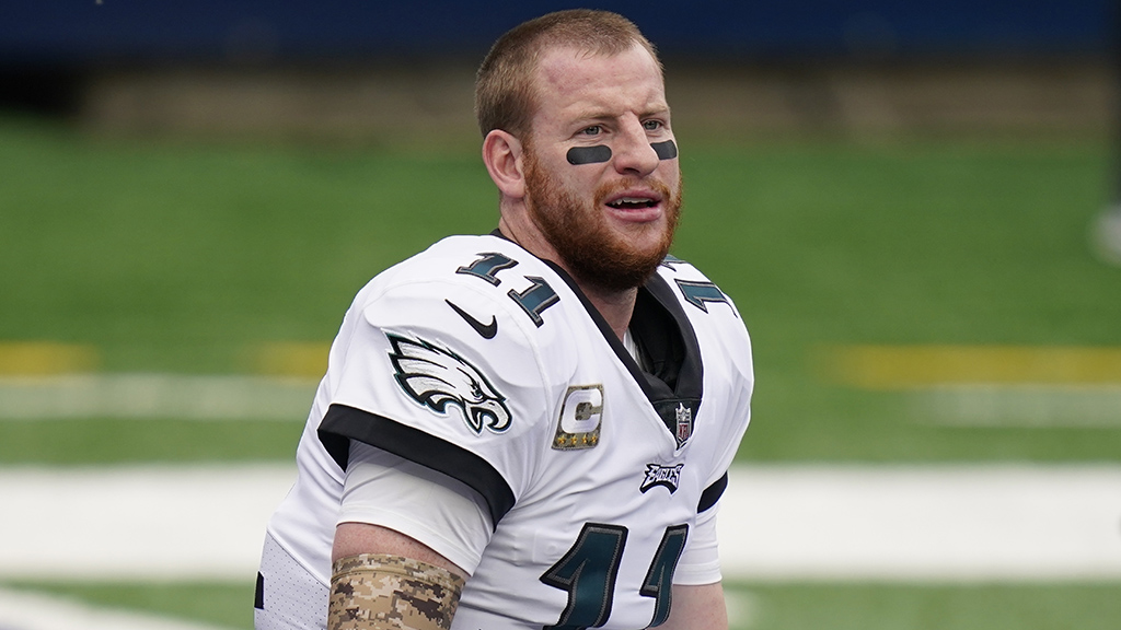 AroundTheNFL's tweet photo. 𝗕𝗥𝗘𝗔𝗞𝗜𝗡𝗚: Eagles agree to trade QB Carson Wentz to Colts for 2021 third-round pick, 2022 conditional second-round pick

https://t.co/HvDd2xqDmQ https://t.co/RSJs8TAEiT