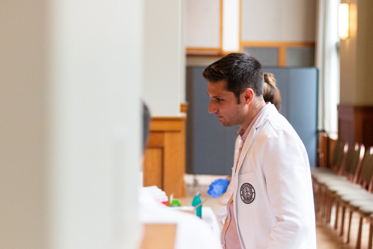 Happening tonight at 6:15PM EST! Admitted Bouvé @NortheasternSOP students are invited to our “Innovation in a Bottle” #Pharmacy ✨LIVE✨ session. Learn more about the program from current students, alumni & faculty. Register via the Virtual Welcome Platform! 😊 https://t.co/GdR8iXbsq4