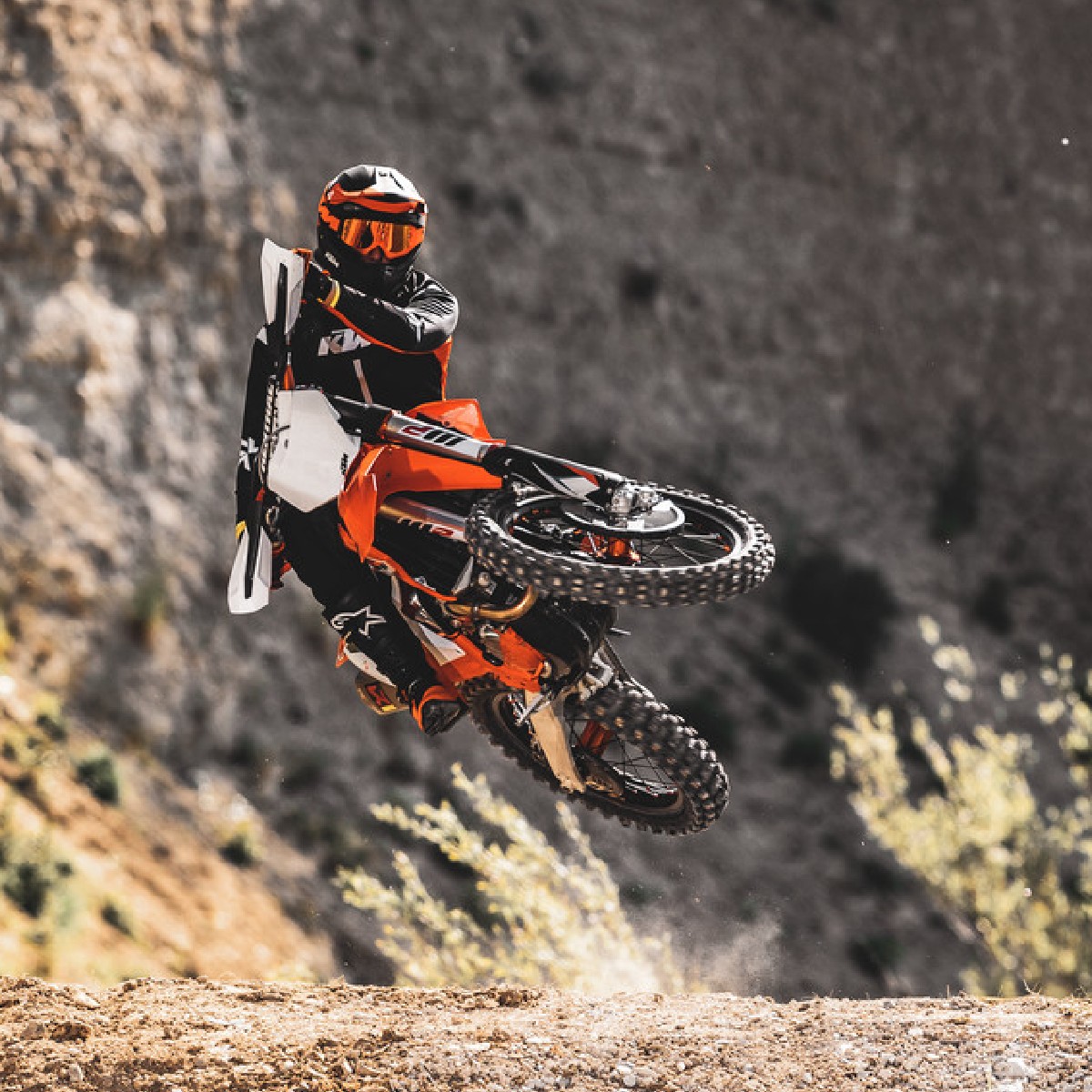 KTM_UK's tweet photo. The KTM 250 SX-F dominates the world over, thanks to it being the lightest in its class and an unrivalled, confidence-inspiring power delivery. Get ready for the gate drop by contacting a KTM Dealer about collection or delivery options. https://t.co/fj1N9Dbgyy

#KTM #ReadyToRace https://t.co/NYFM2B9wTK